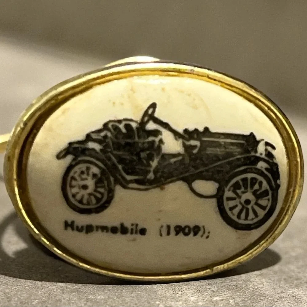Vintage Car Design Gold and Cream Men's Tie Clip